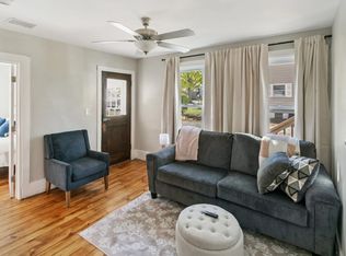 320 North Ave #1, Libertyville, IL 60048