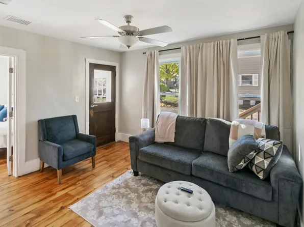 320 North Ave #1, Libertyville, IL 60048