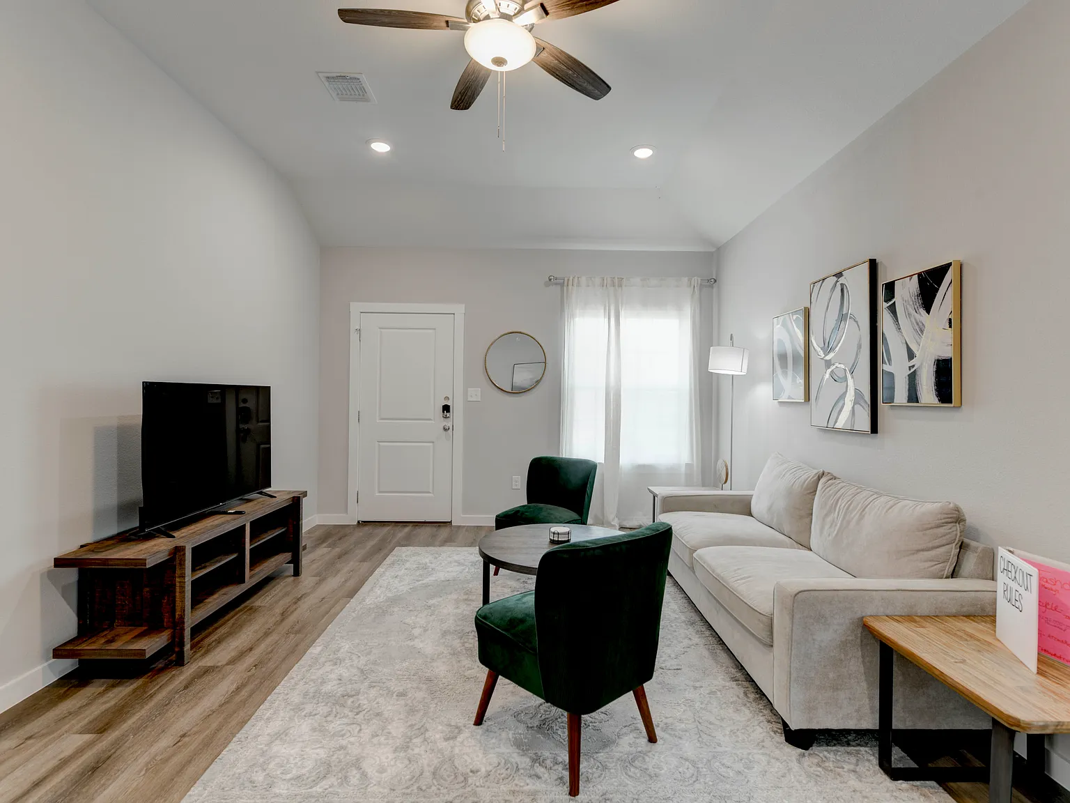 4 bed, $3,500 — Photo 2