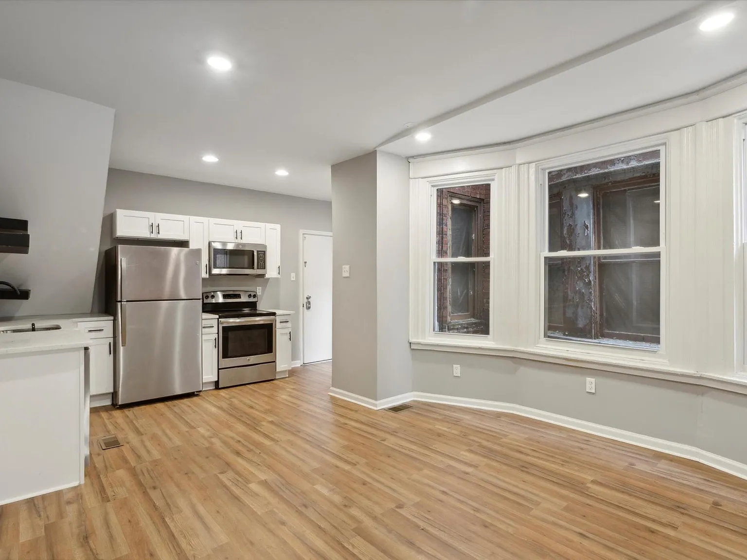 4 bed, 1500 sqft, $2,250 — Photo 3