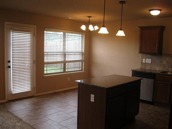 3rd image of 1006 Kensington Dr