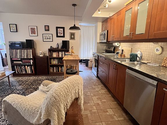 4th image of 27A Ridout St