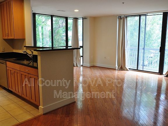 4th image of 1200 N Hartford St APT 212