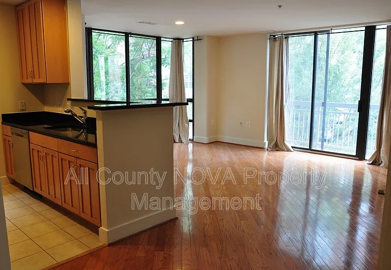 1200 N Hartford St #212 — Photo 4