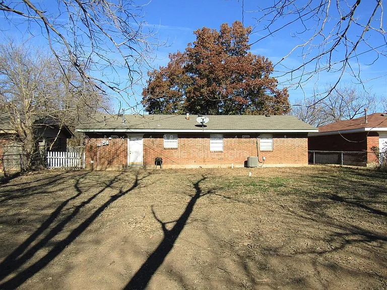 1214 Beaumont St — Photo 12
