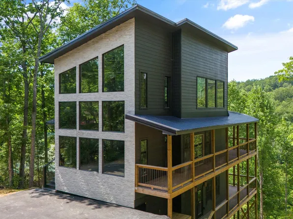1321 Indian Ct, Sevierville, TN 37876