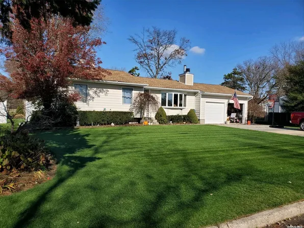 9 Dolphin Drive, Centereach, NY 11720