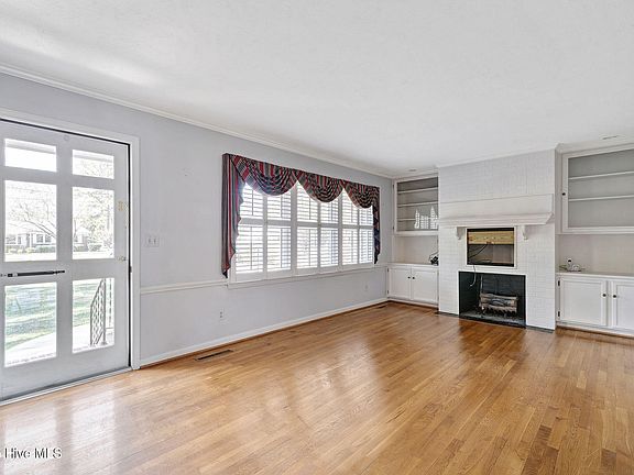 4th image of 114 Wisteria Street
