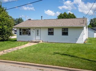 262 Lakeview Ave, Hortonville, WI 54944
