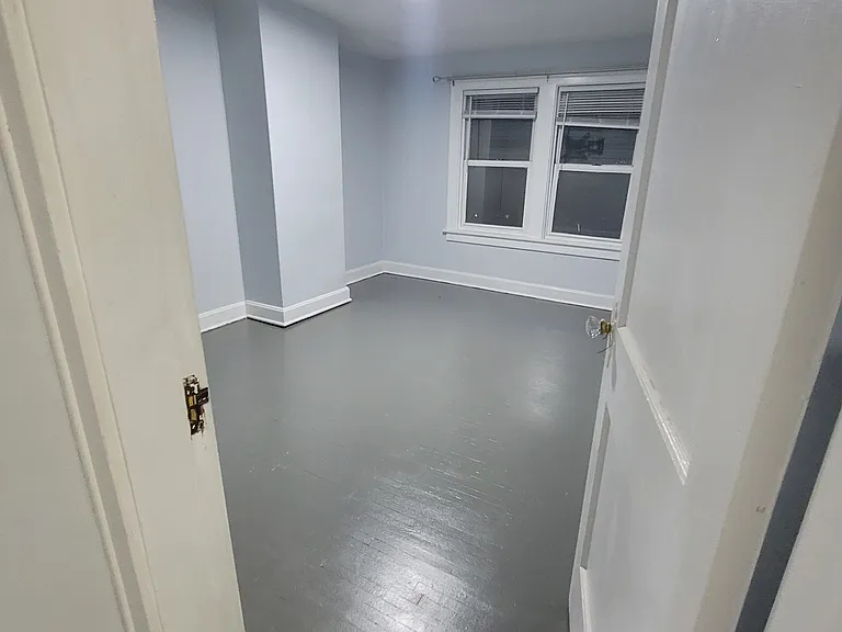 2208 Barrymore Ave — Photo 43