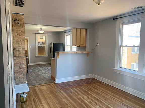 5th image of 4933 W Medill Ave #2
