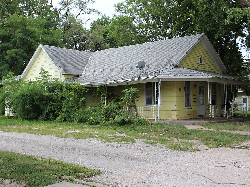 1st image of 214 W Huron St