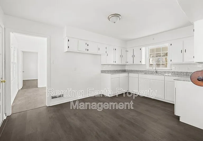 805 Vanderbilt St — Photo 16