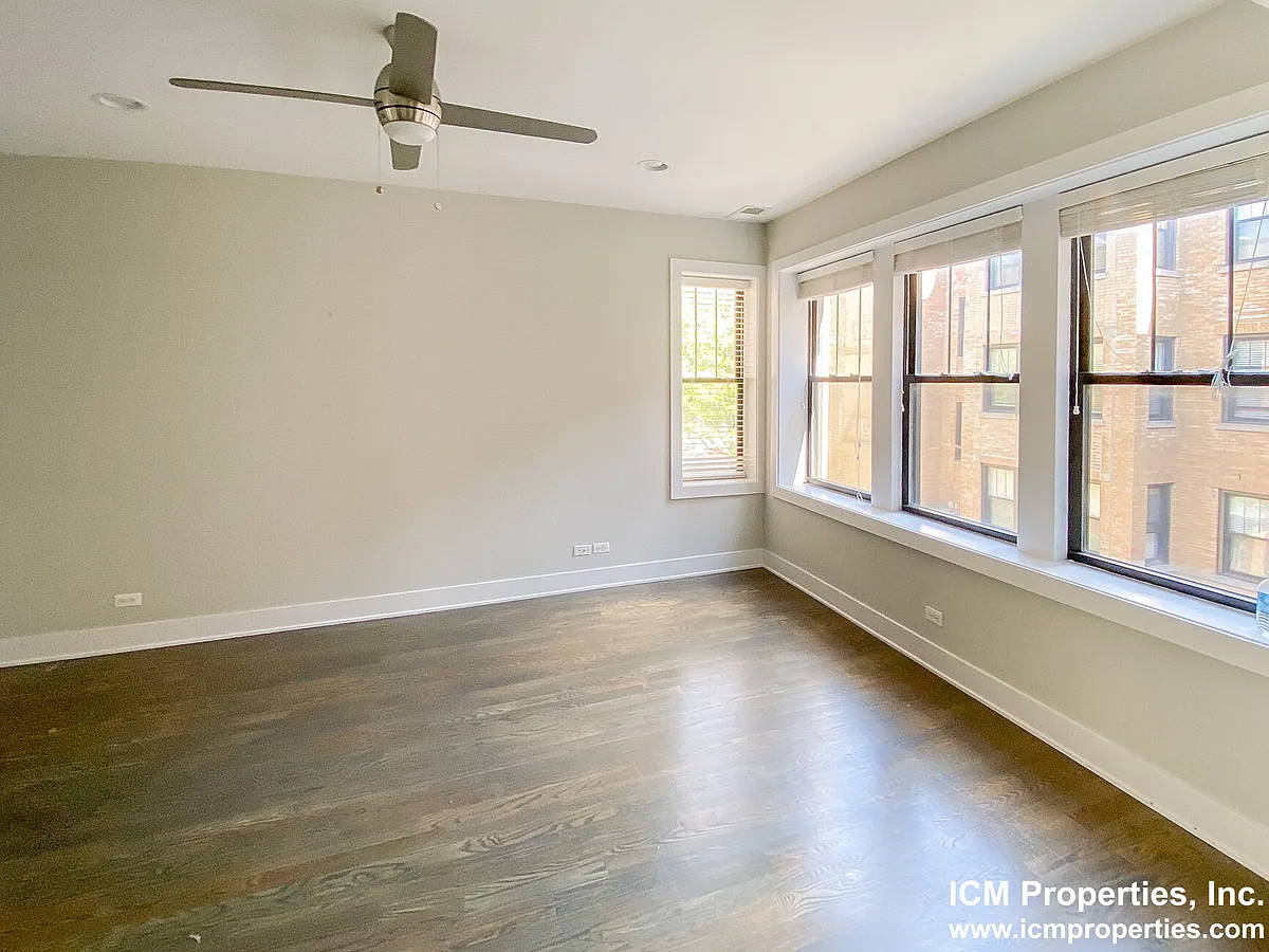 Building Photo - 2922 W Logan Blvd #2
