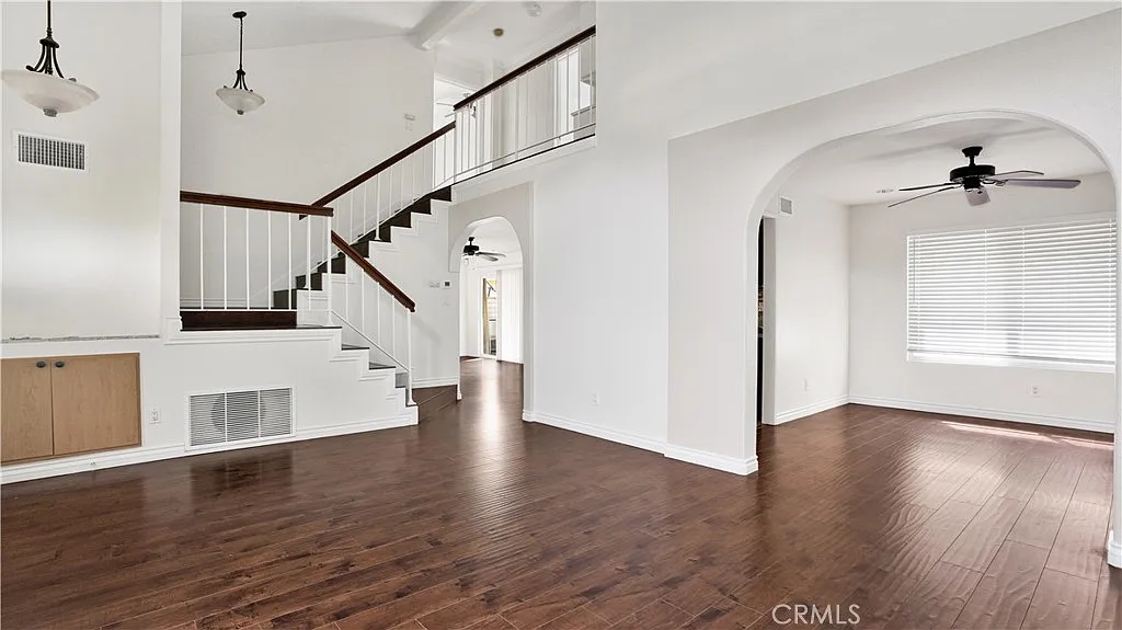 3 bed, 2.5 bath, 1731 sqft, $4,200 — Photo 2