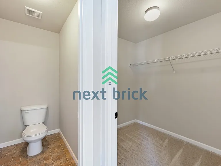 323 Graham Ave NE — Photo 20
