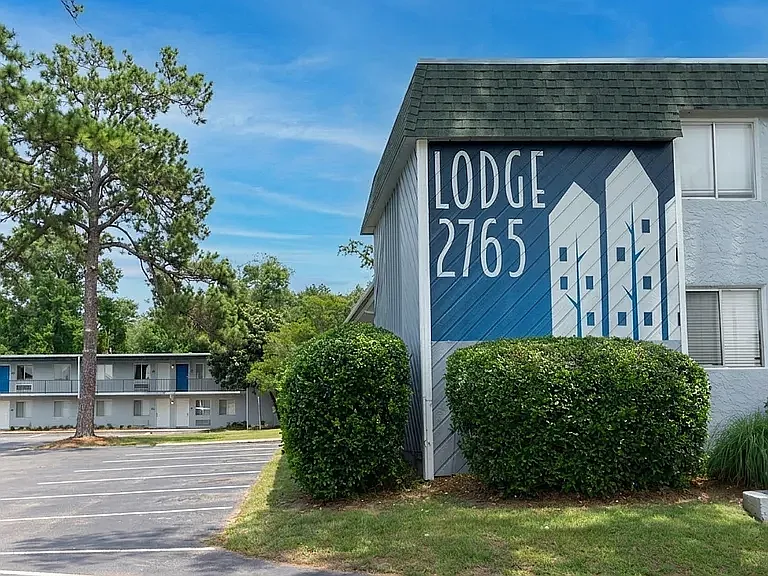 The Lodge — Photo 3