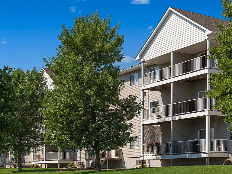 Platinum Valley Apartments — Photo 10