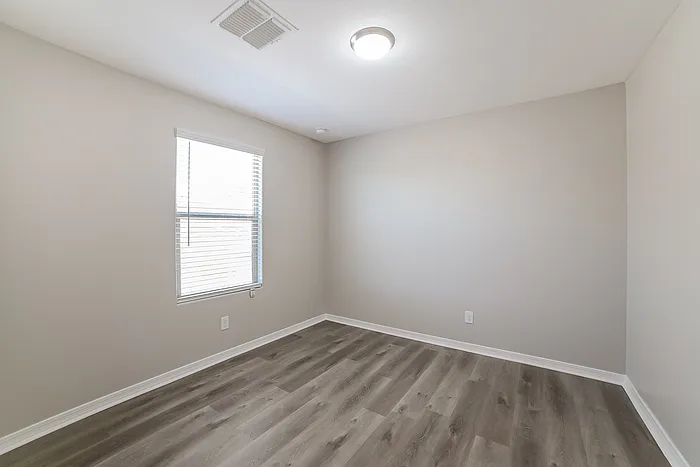 8126 W Agora Ln — Photo 10