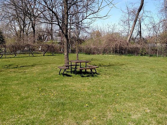 4th image of 613 Sunflower Dr