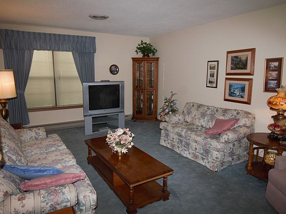 2nd image of 715A Arcadia Ct