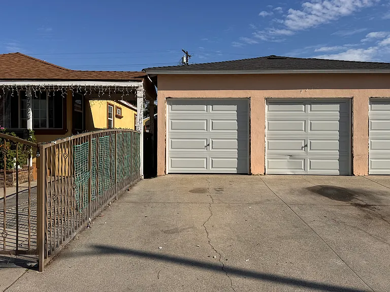 Alexander Ave — Photo 10