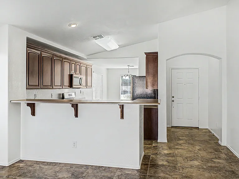 6918 S 46th Ln — Photo 9