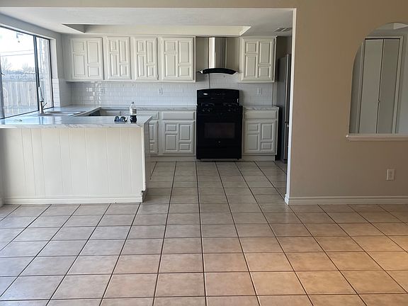 3rd image of 6500 Chinaberry Trl