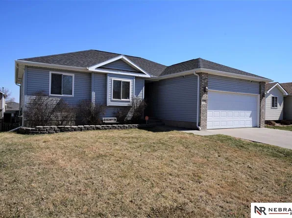 7330 Silverthorn Dr, Lincoln, NE 68521