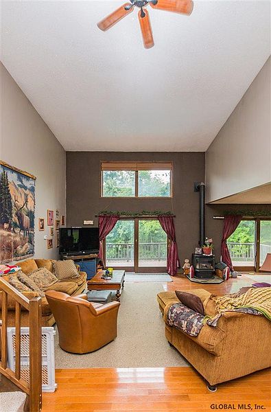 5th image of 219 SUMMIT VIEW Road