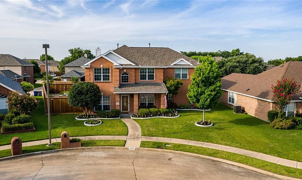 1st image of 1303 Canterbury Ct