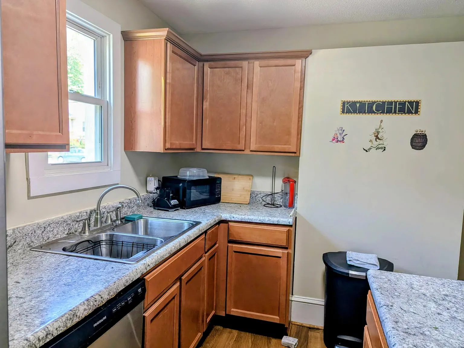 4 bed, 2.5 bath, 1804 sqft, $832 — Photo 4
