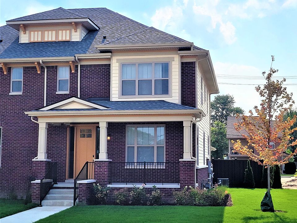 Large Front Porch Private Entry
