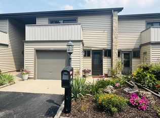 969 Armour Rd, Oconomowoc, WI 53066