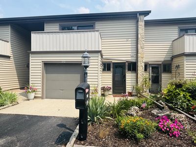 969 Armour ROAD, Oconomowoc, WI, 53066