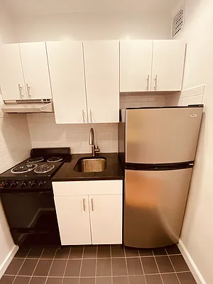 Rented by Metropolis Real Estate of Manhattan | media 17