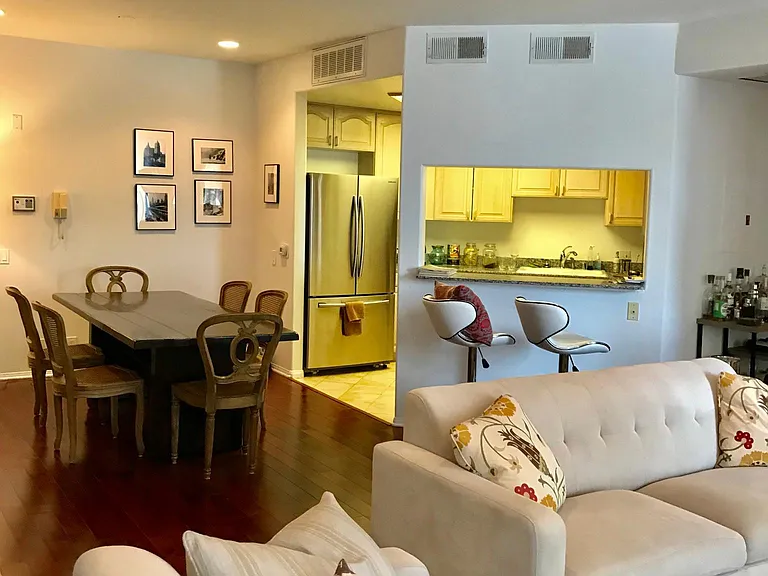 8349 Blackburn Ave #302 — Photo 313