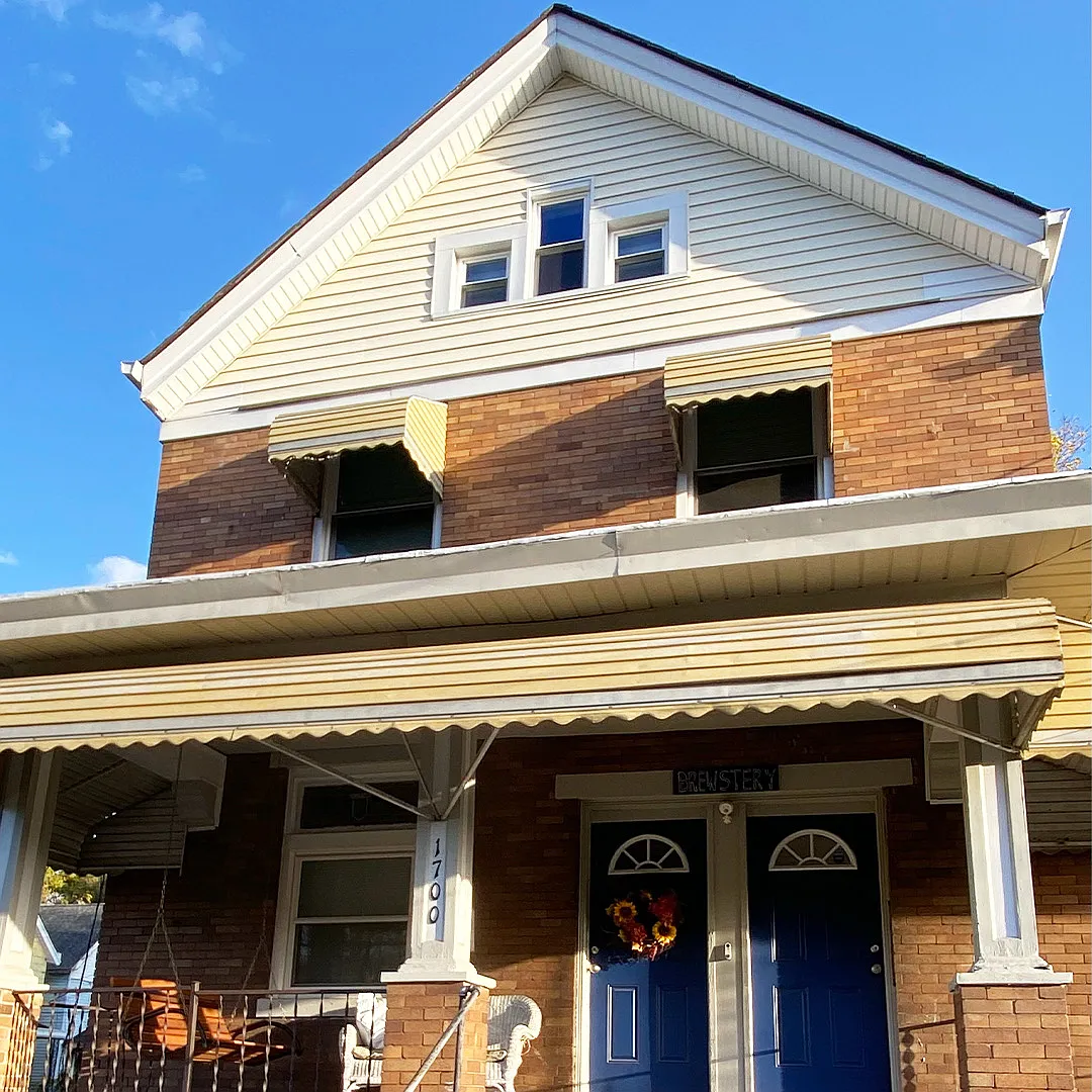 6 bed, 2.5 bath, 2579 sqft, $2,850 — Photo 1
