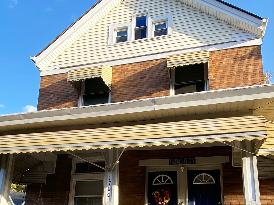 1700 Brewster Ave