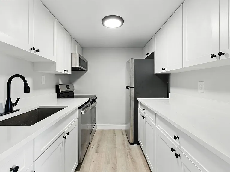 408 S Tampania Ave — Photo 6