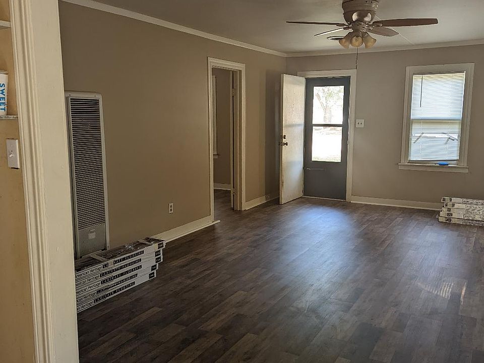 Front room. Blinds are being replaced in all rooms.