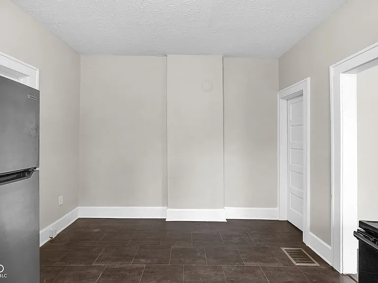 3019 Broadway St — Photo 13