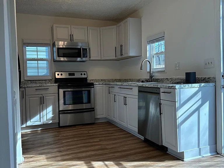 2411 Alameda St — Photo 11