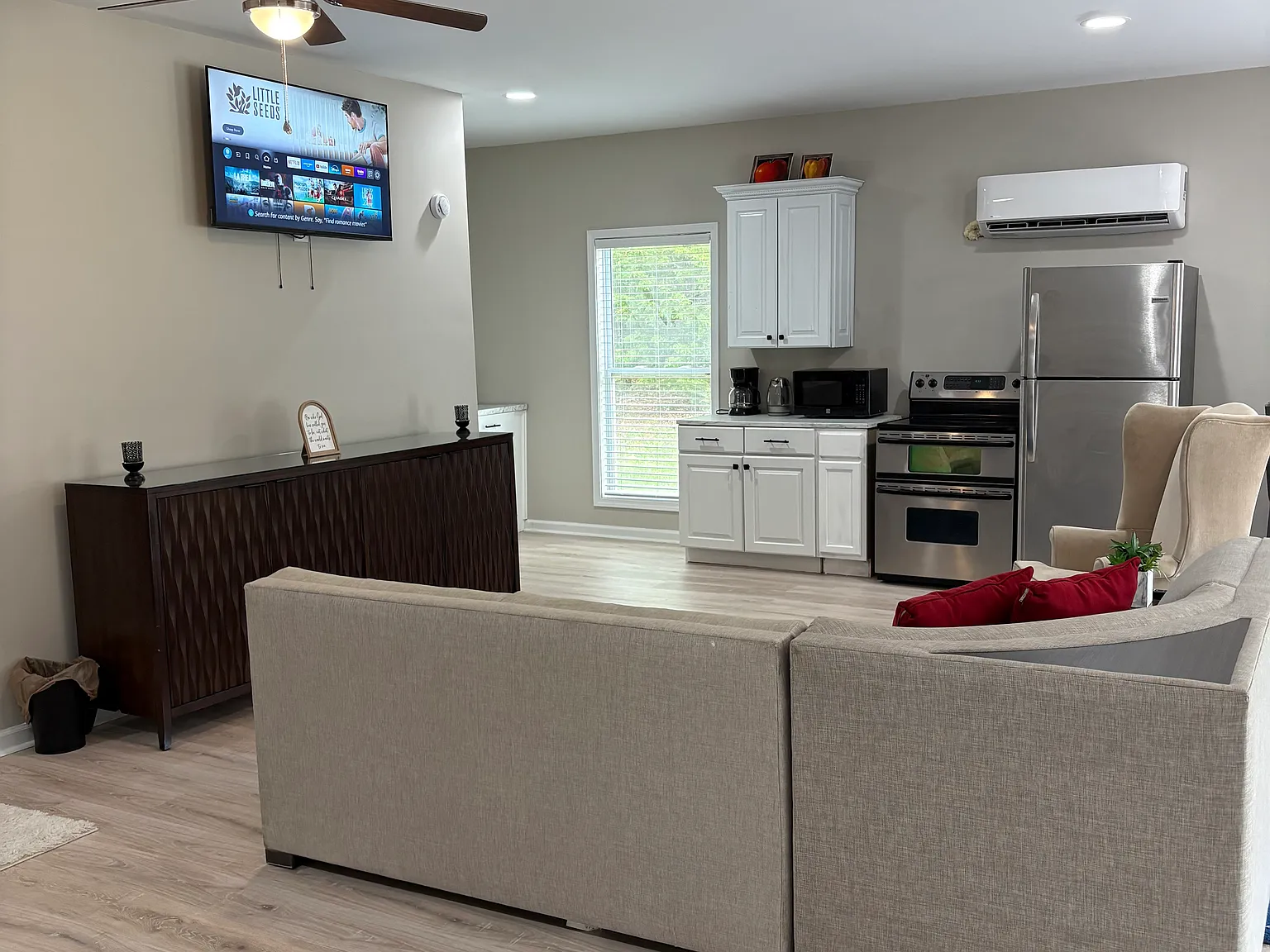 Studio, 1000 sqft, $1,500 — Photo 2