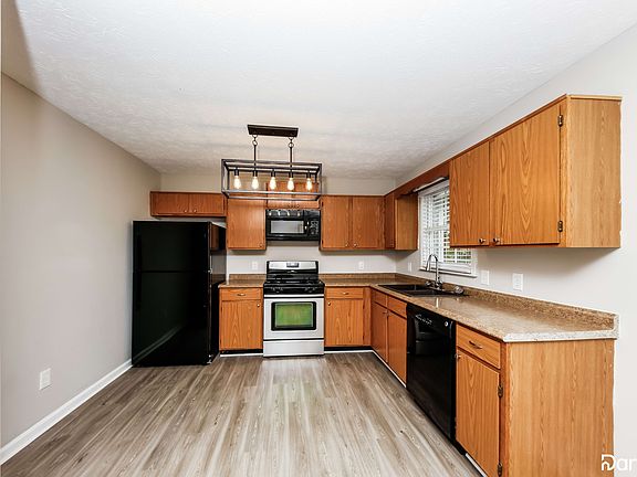 4th image of 530 Dillon Dr