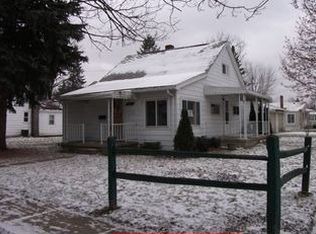 1004 S Cedar St, Owosso, MI 48867