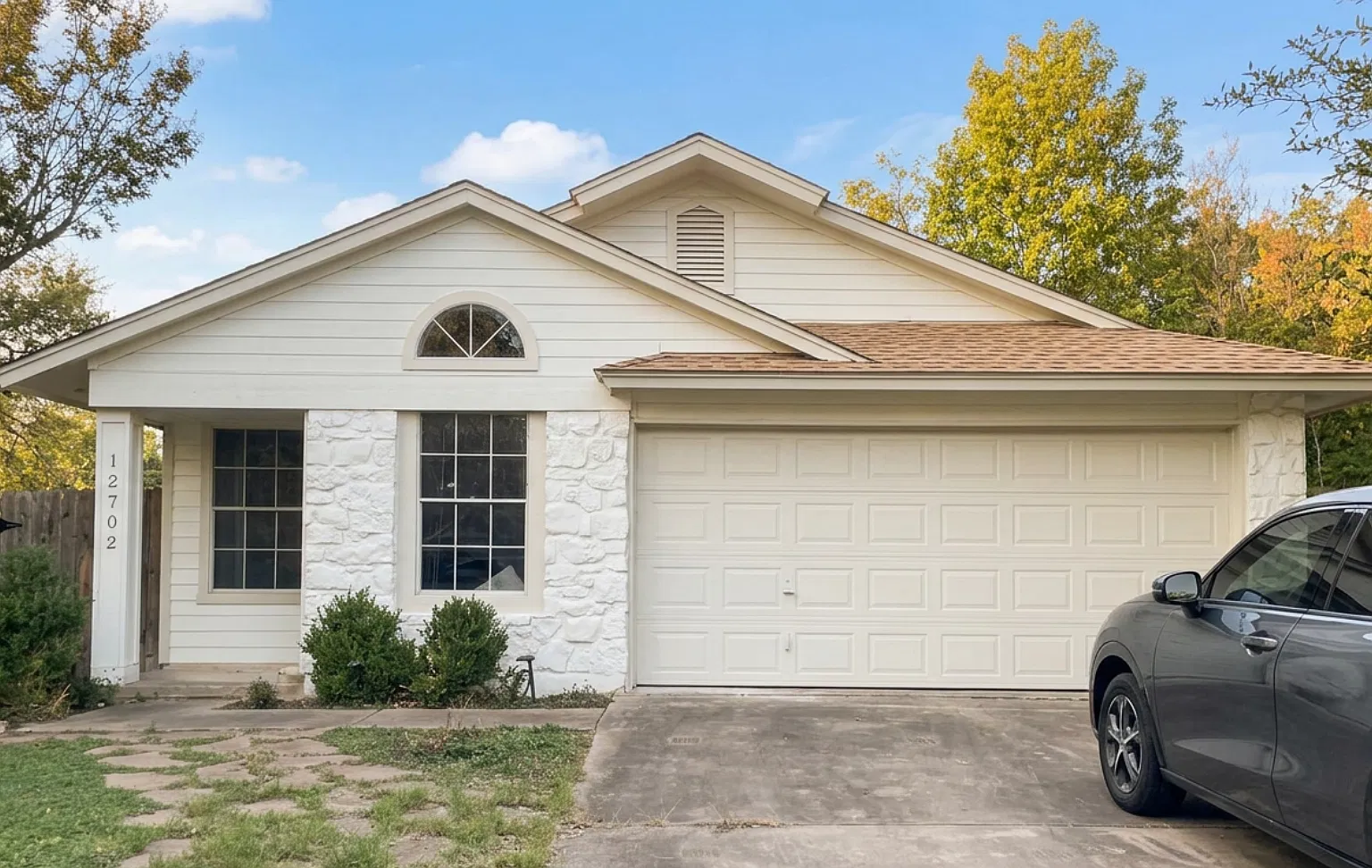 3 bed, 1186 sqft, $1,900 — Photo 1
