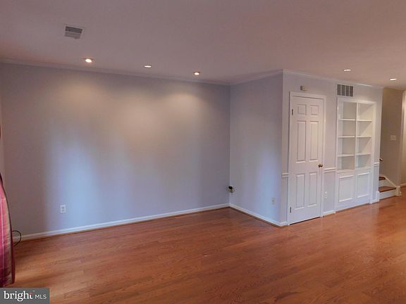 5th image of 1130 N Taylor St #1
