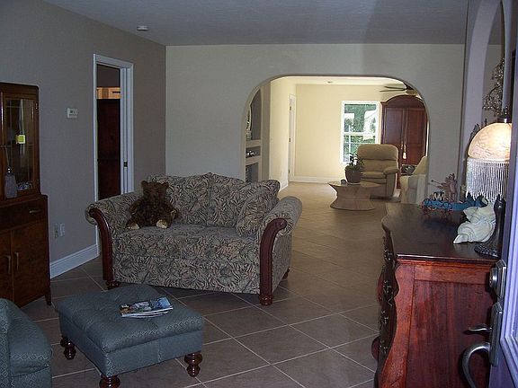 2nd image of 204 Algiers Dr