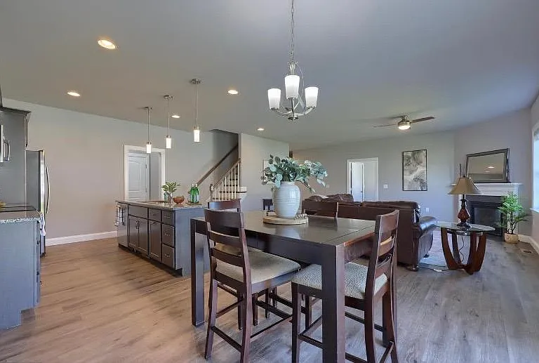 212 Buckton Dr — Photo 3